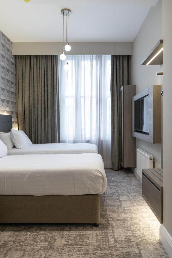 Victor - Victoria 4*