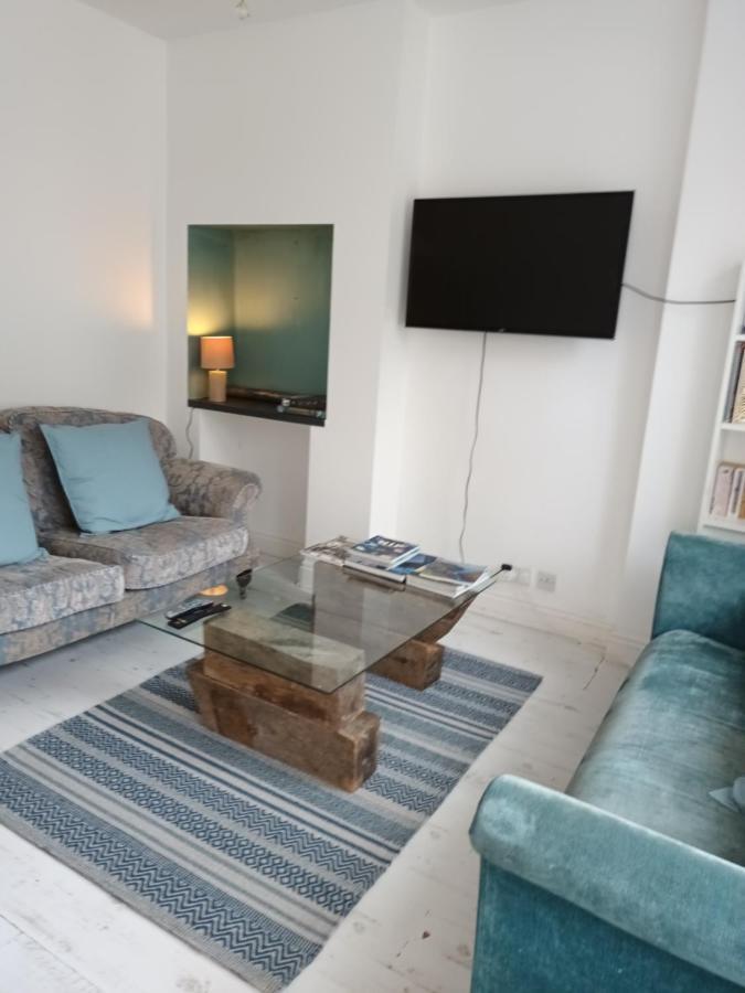 3 Bed Lovely Garden Flat Wandsworth London