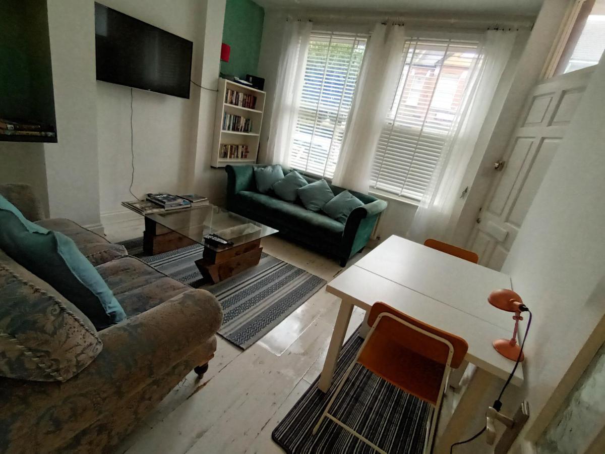 3 Bed Lovely Garden Flat Wandsworth Leilighet London