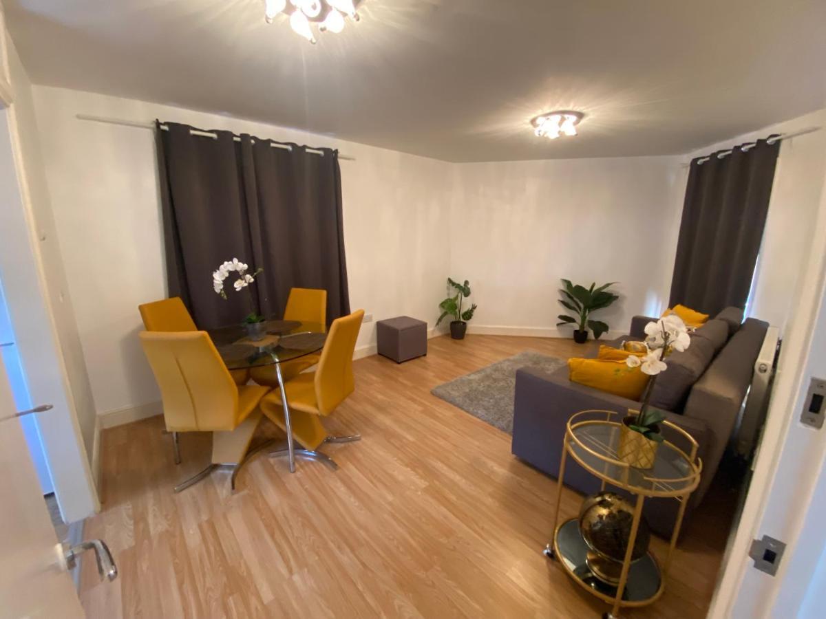 Private House With Free Park For Group Near Wembley Station Сasa de vacaciones *