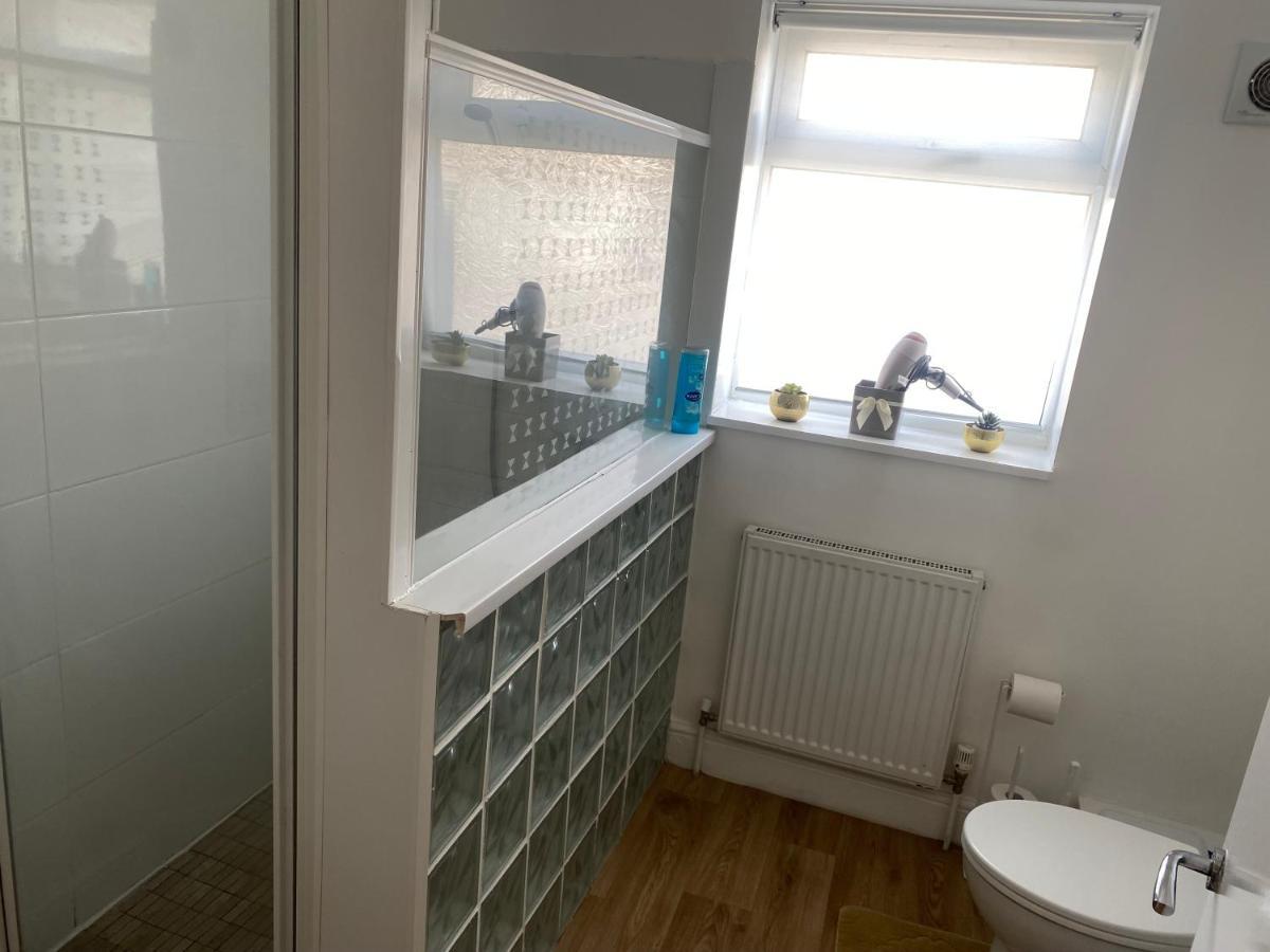 Private House With Free Park For Group Near Wembley Station Сasa de vacaciones *