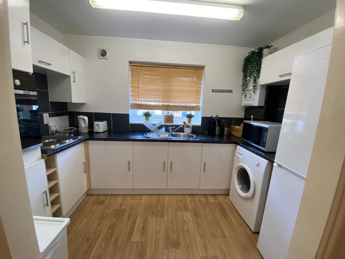 Сasa de vacaciones Private House With Free Park For Group Near Wembley Station Londres