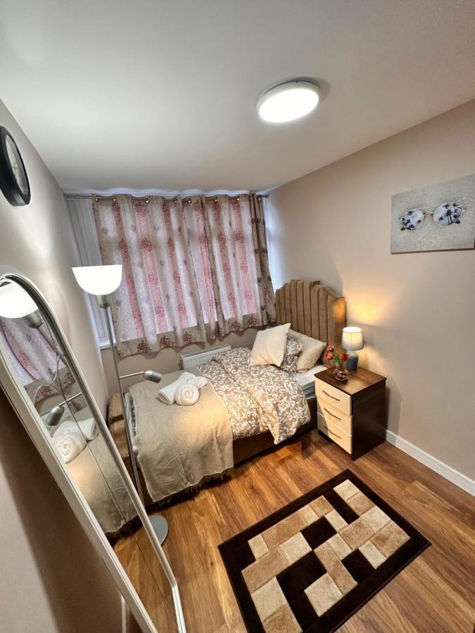 Canary Wharf Single Double And En-suite Guest house *