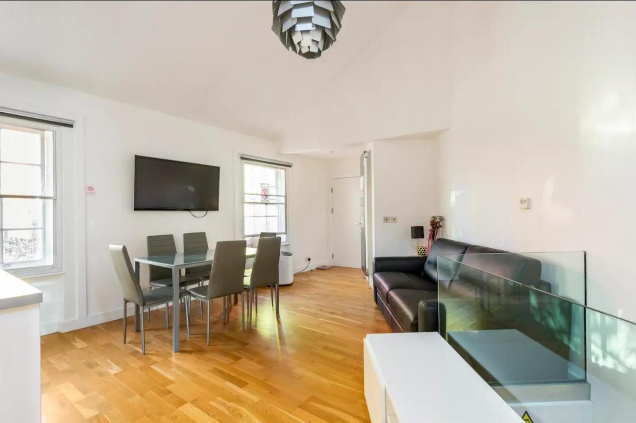 Beautiful 1 Bedroom Penthouse Flat * London