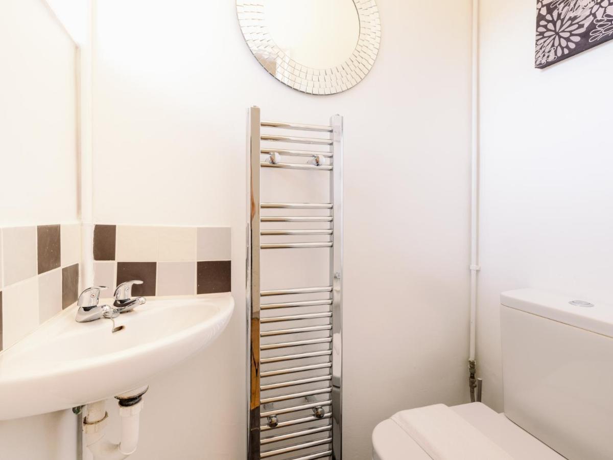 Spacious Flat In South With Balcony - Pass The Keys