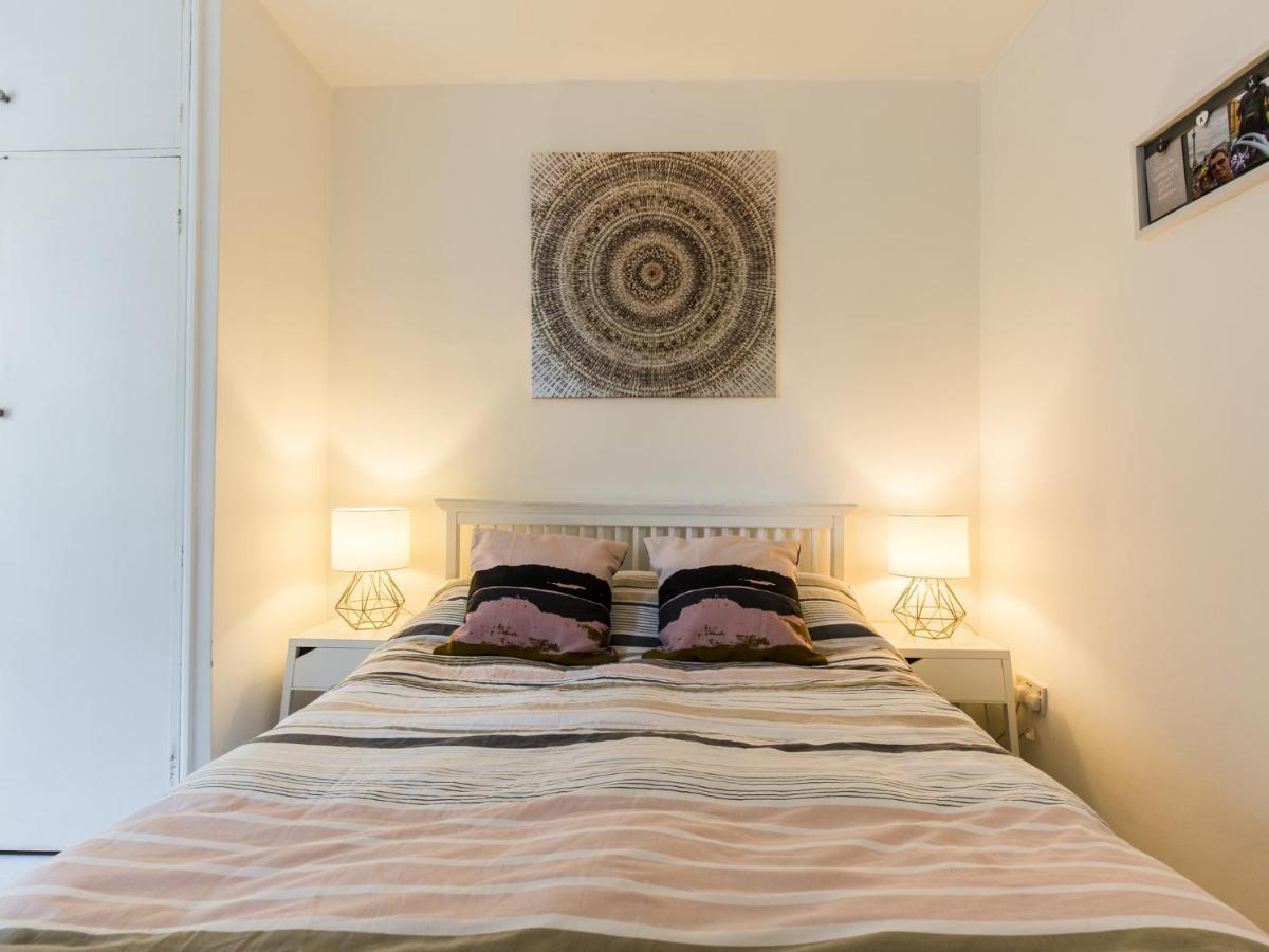 Spacious Flat In South With Balcony - Pass The Keys Apartment London