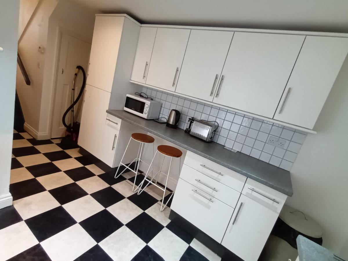 3 Bed Lovely Garden Flat Wandsworth Leilighet London