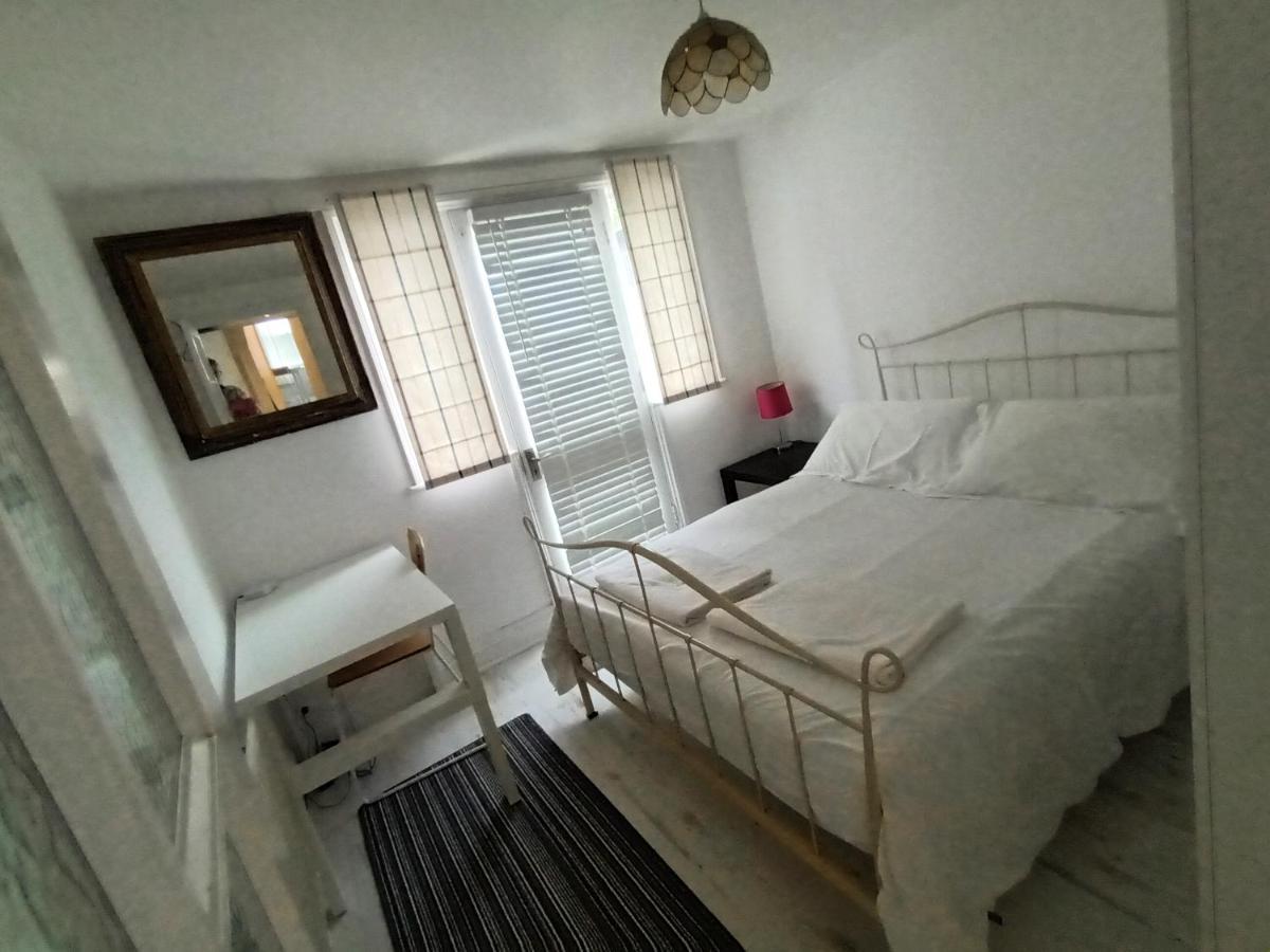3 Bed Lovely Garden Flat Wandsworth London