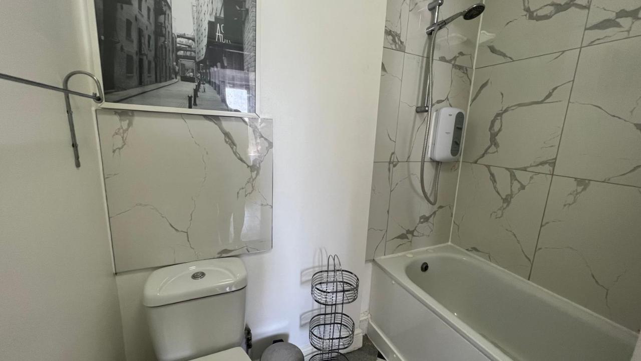 Apartment Comfy 2 Bedroom - Finchley Road, *