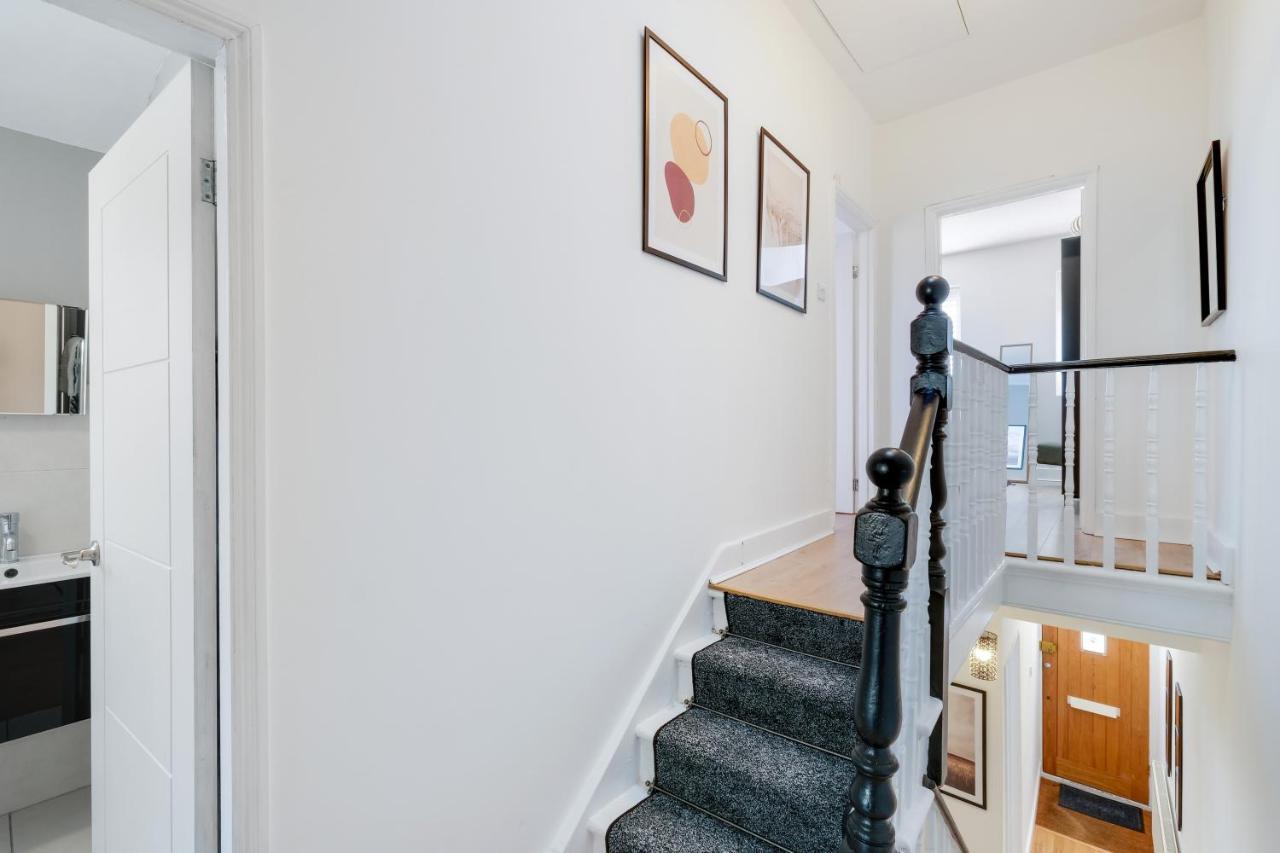 Holiday home Luxury 3 Bedroom 2 Bathroom House, Fulham By 360stays London