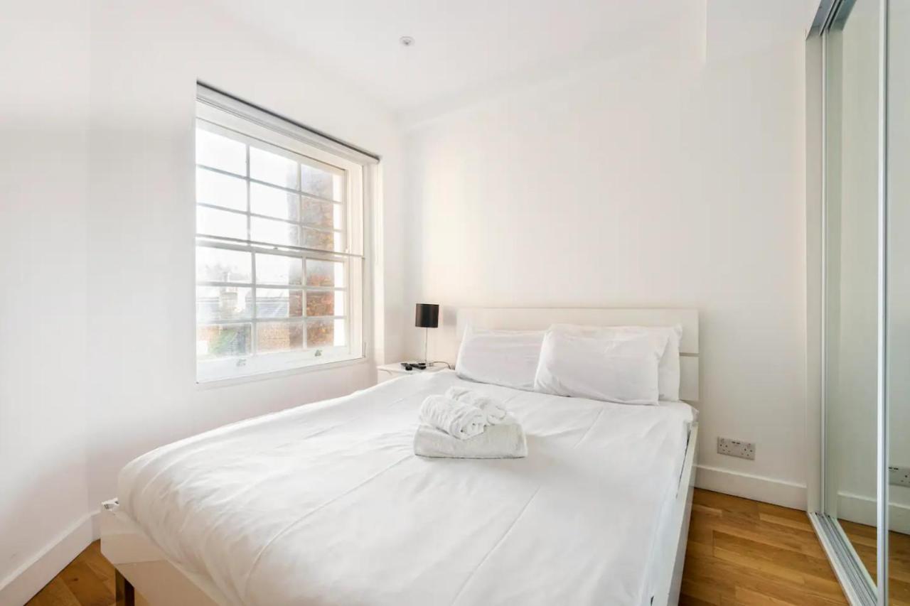 Beautiful 1 Bedroom Penthouse Flat * London