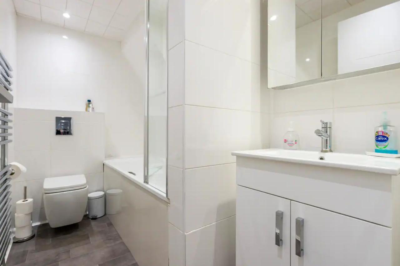Beautiful 1 Bedroom Penthouse Flat Apartment London