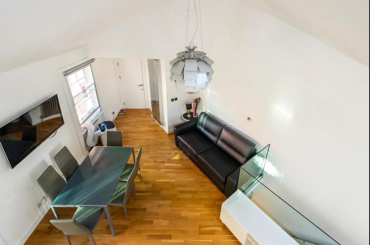 Beautiful 1 Bedroom Penthouse Flat Apartment *