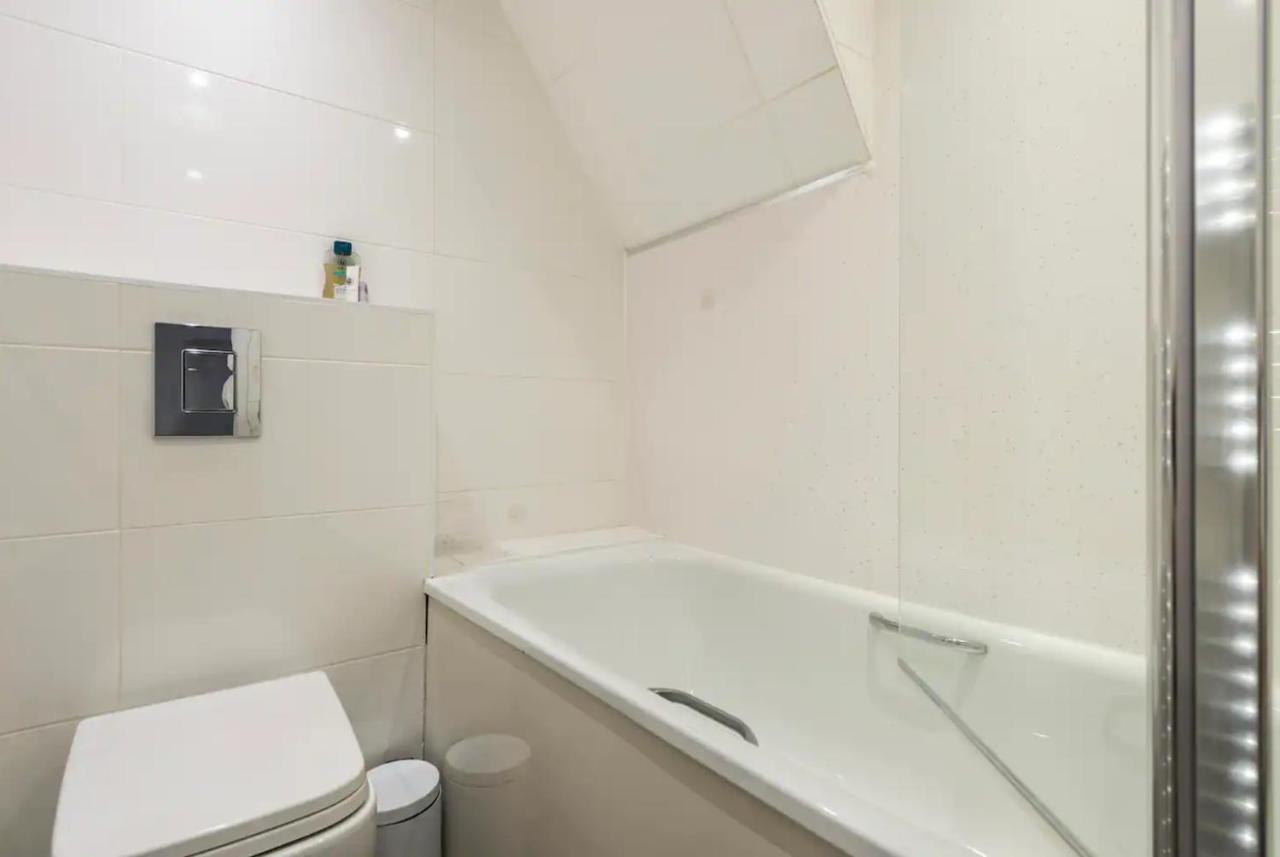 Apartment Beautiful 1 Bedroom Penthouse Flat London