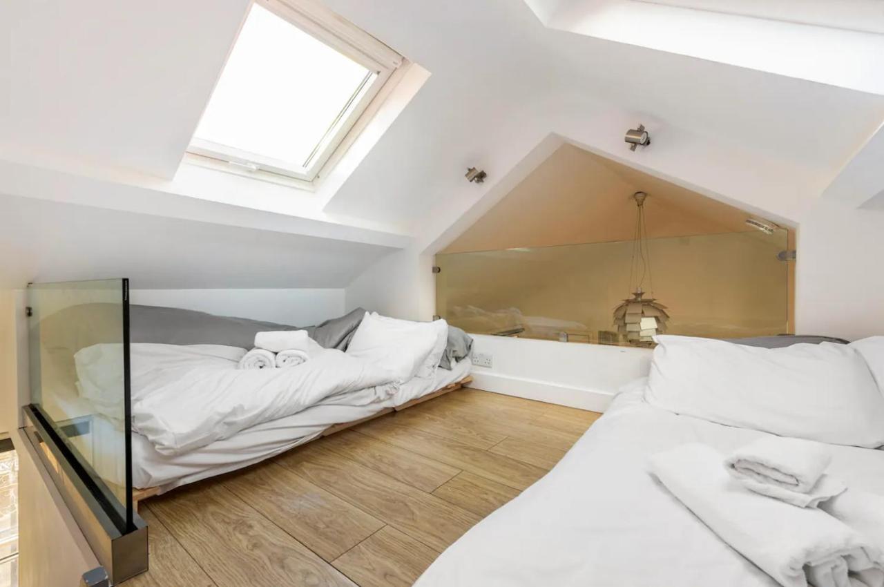 Beautiful 1 Bedroom Penthouse Flat Apartment *