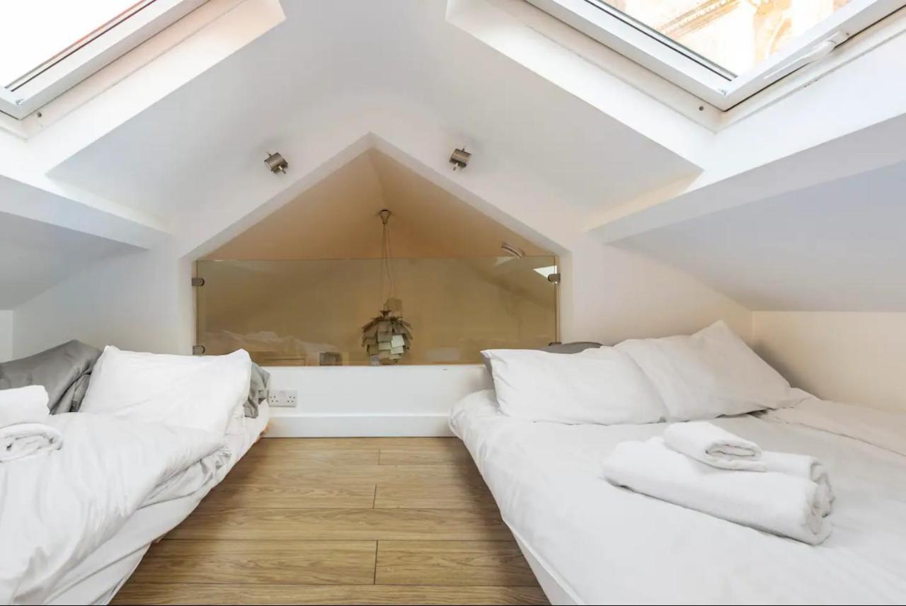 Beautiful 1 Bedroom Penthouse Flat Apartment *