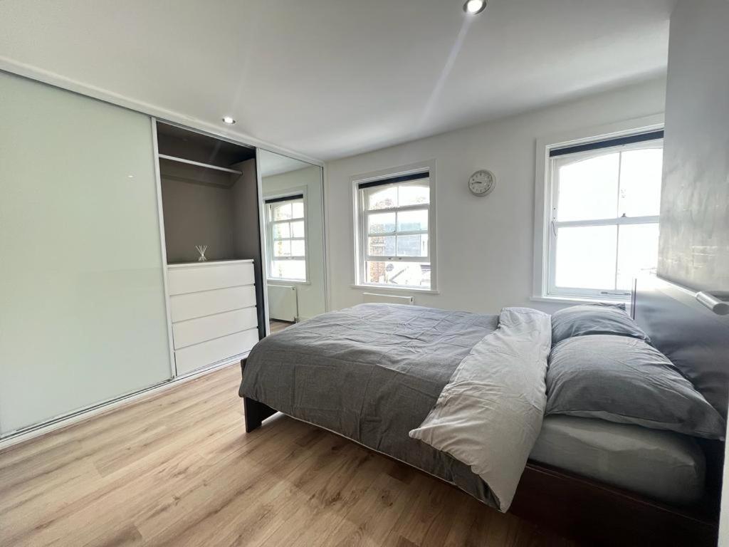 Apartment Full Apartment! Brick Lane! London