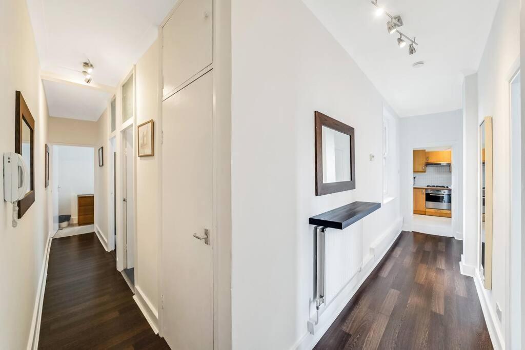Modern 3 Bedroom Flat Near Camden Town Apartment London