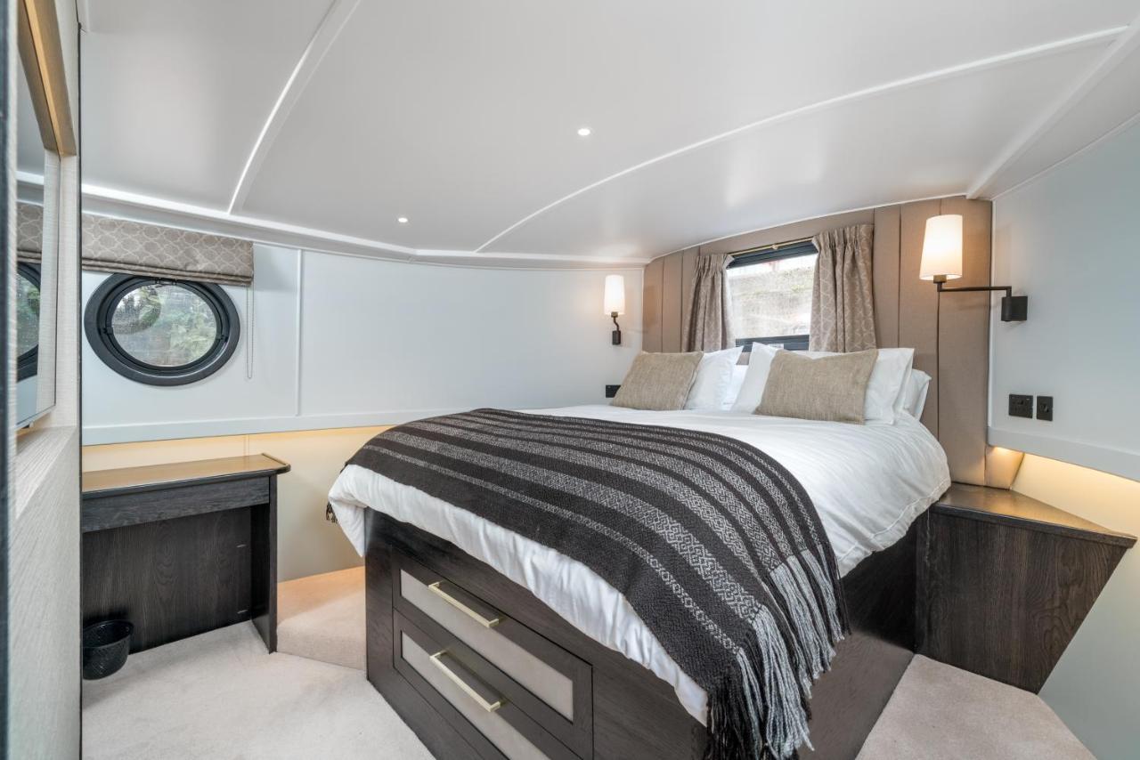 Elegant Houseboat Near Canary Wharf Londen