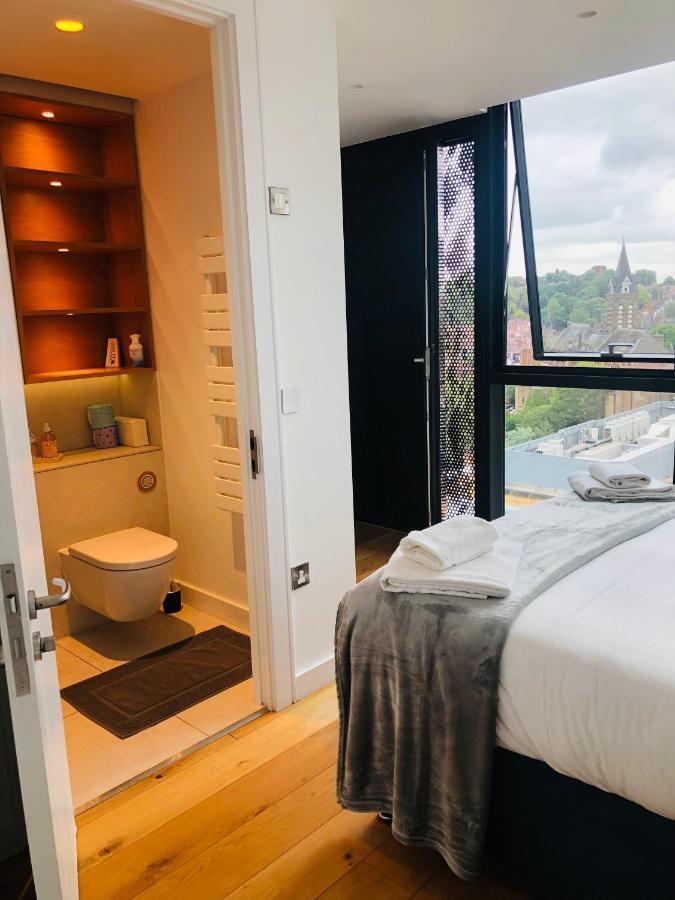 Apartment Luxury 2 Bedroom 20 Min From *