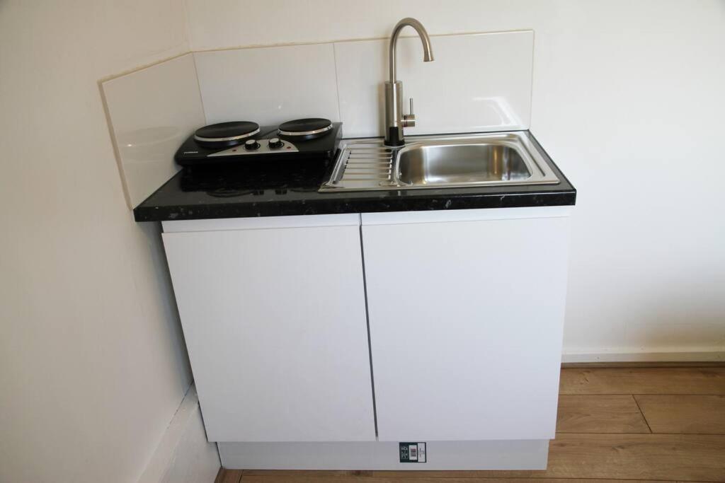 Apartment Ensuite With Kitchen Modern Large Double-bed In Zone 2 *