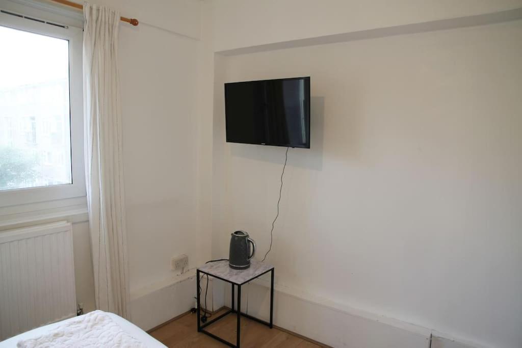 Ensuite With Kitchen Modern Large Double-bed In Zone 2 Apartment