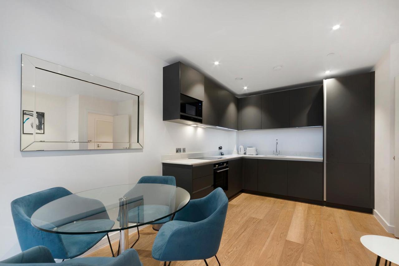 1 Bedroom Close To Tower Hill Apartment London