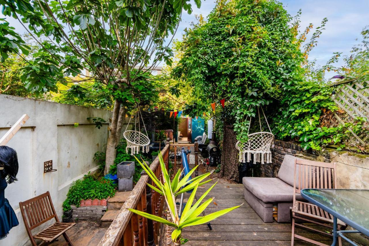 Privat overnatting Double W/projector & Garden Hot Tub London