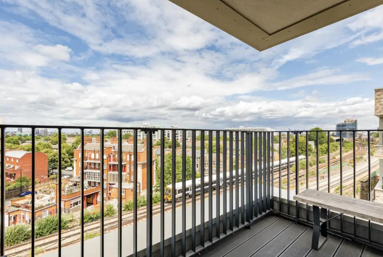 Modern 1 Bed L Views L Work Space Apartment London