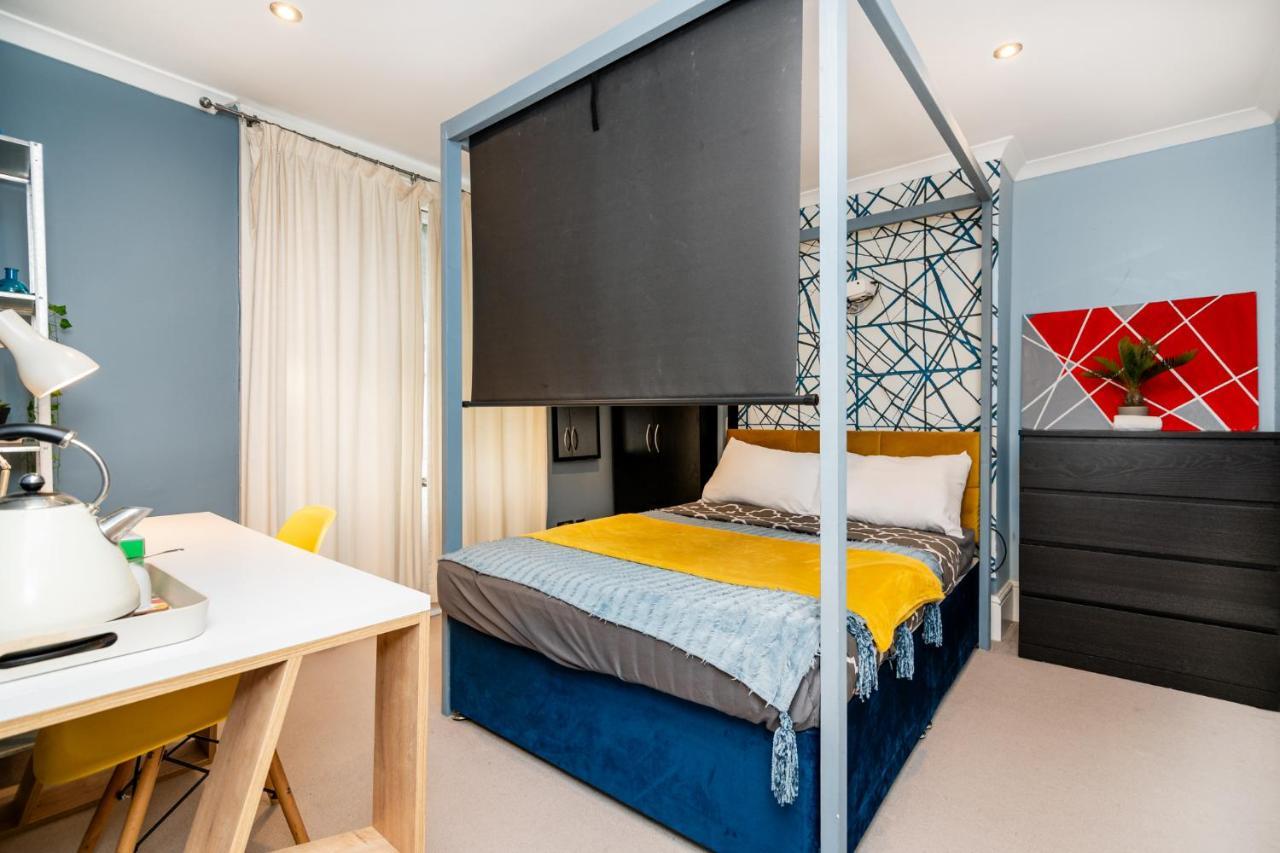 Double W/projector & Garden Hot Tub Privat overnatting London