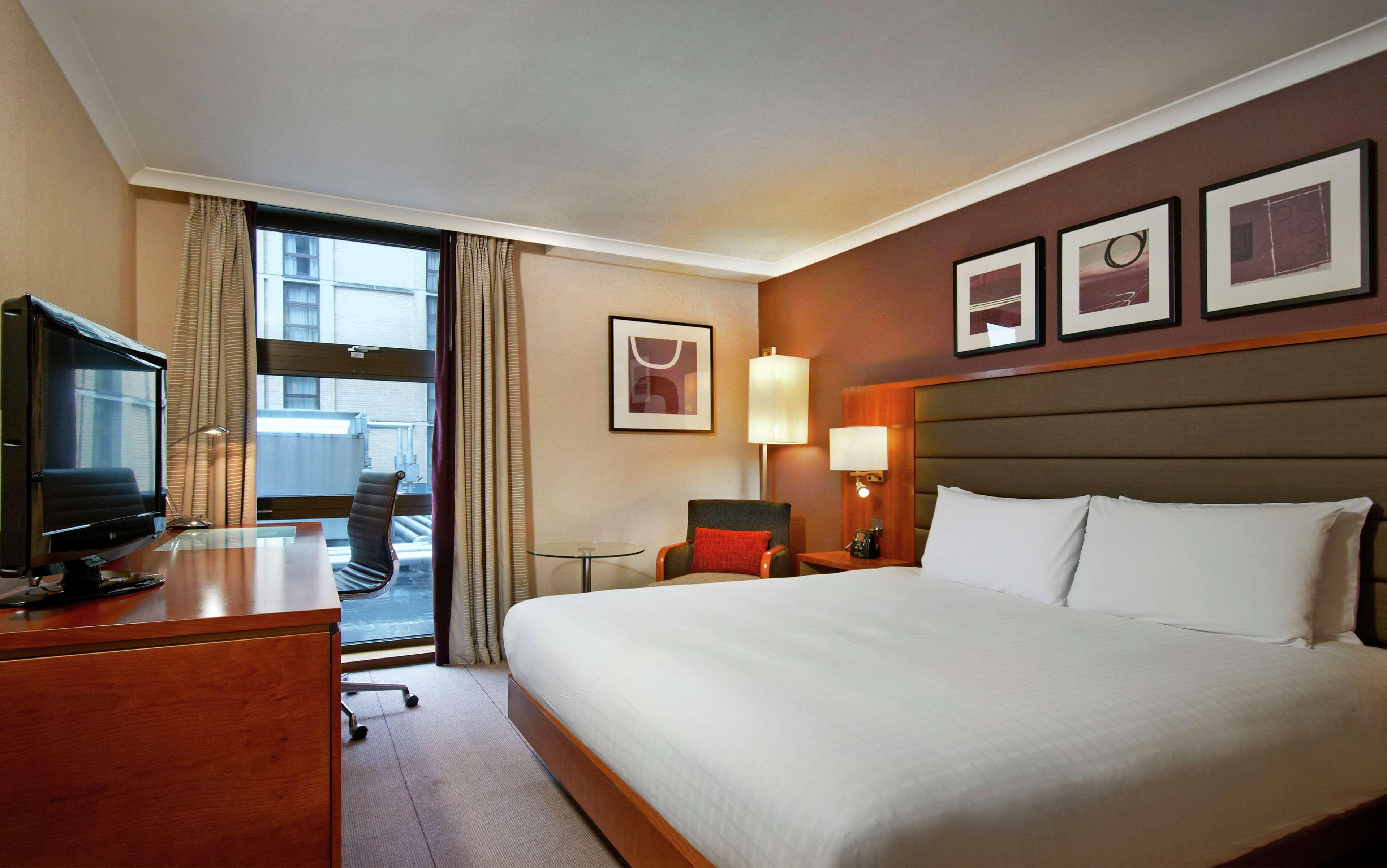 Hilton Kensington 4*