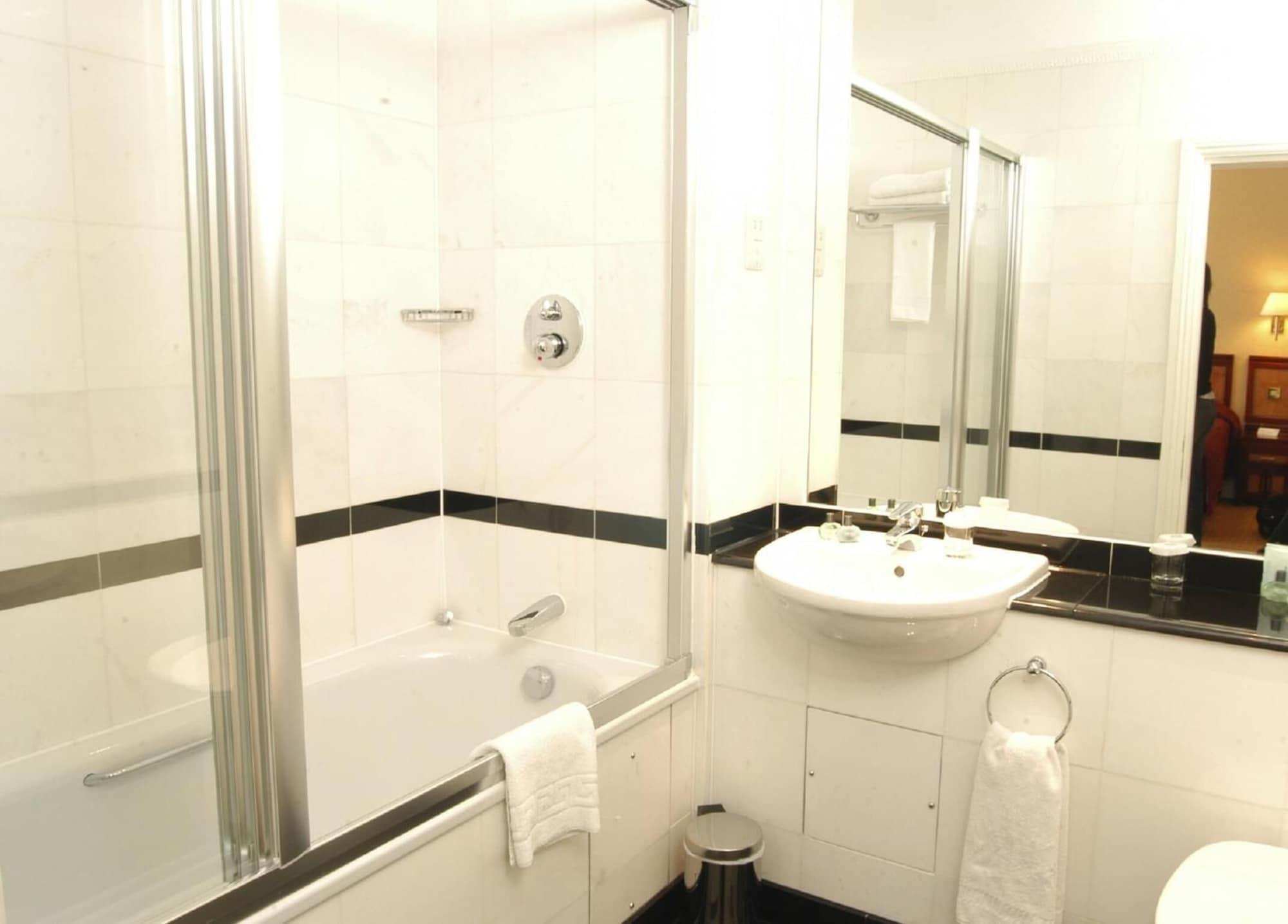 Grange Clarendon 4*