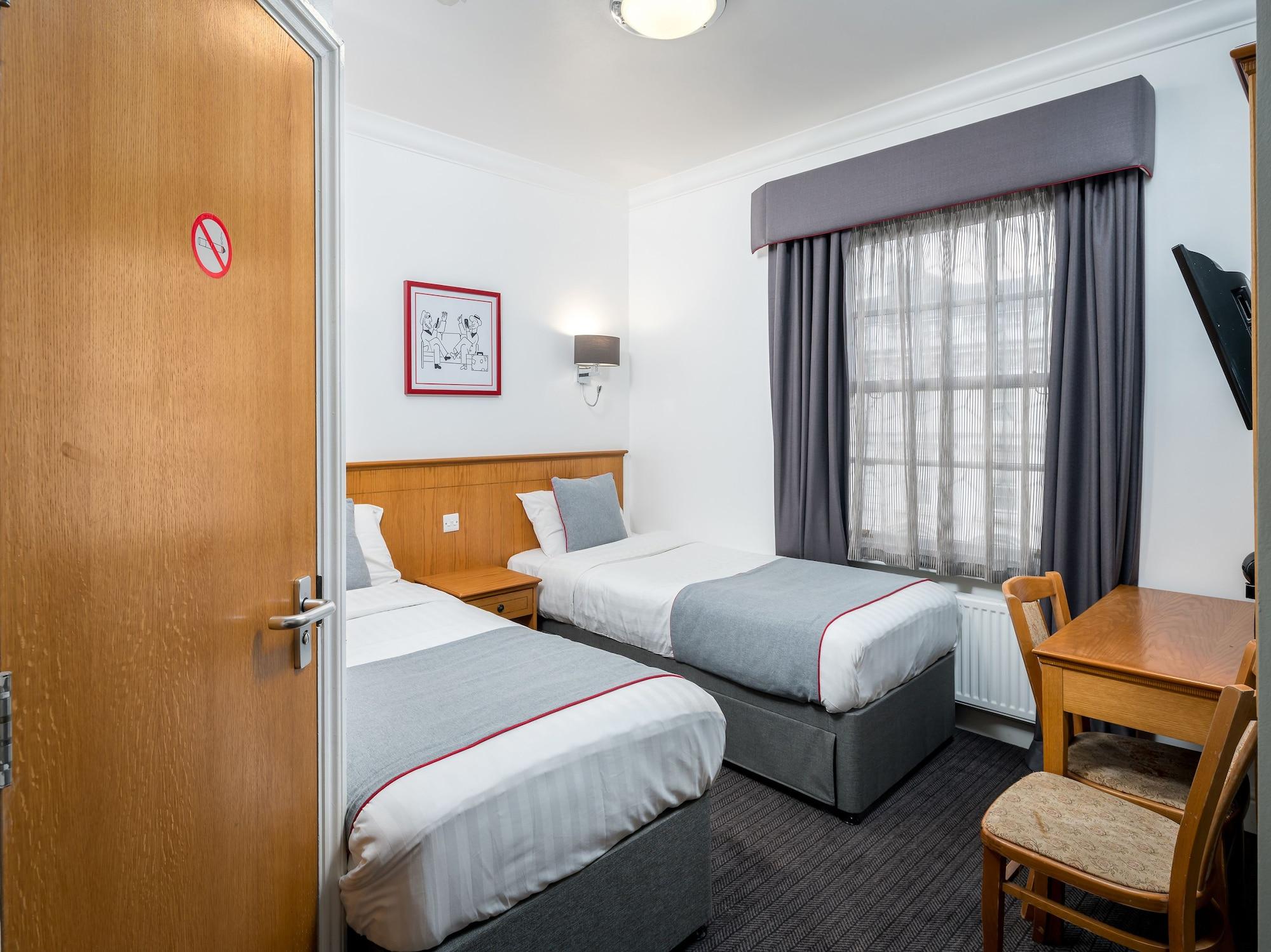 Oyo Townhouse New England, Victoria Hotel 3*