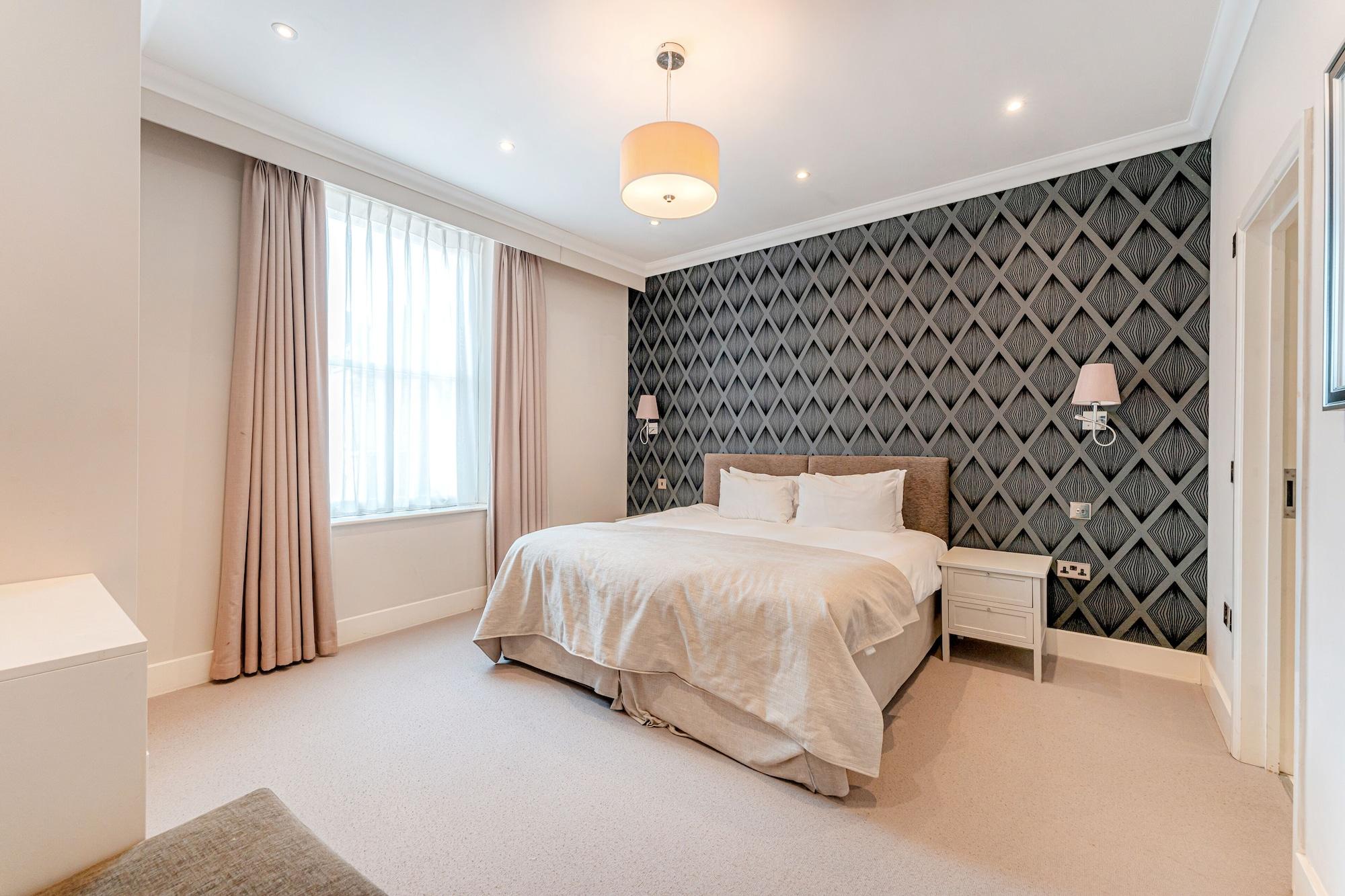 Ashburn Court 4*