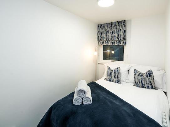 Apartamento New Modern Hybrid 4 Bedroom 7 Bed 9 Guest Capacity *