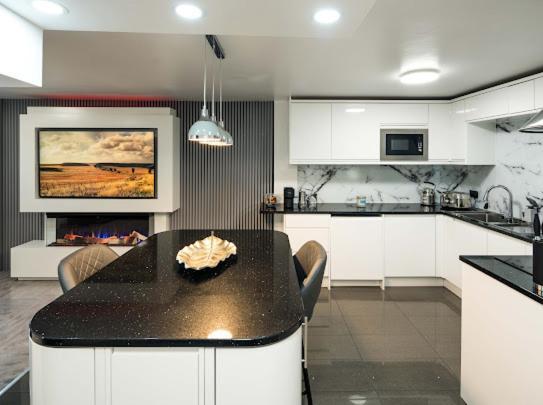 Apartamento New Modern Hybrid 4 Bedroom 7 Bed 9 Guest Capacity
