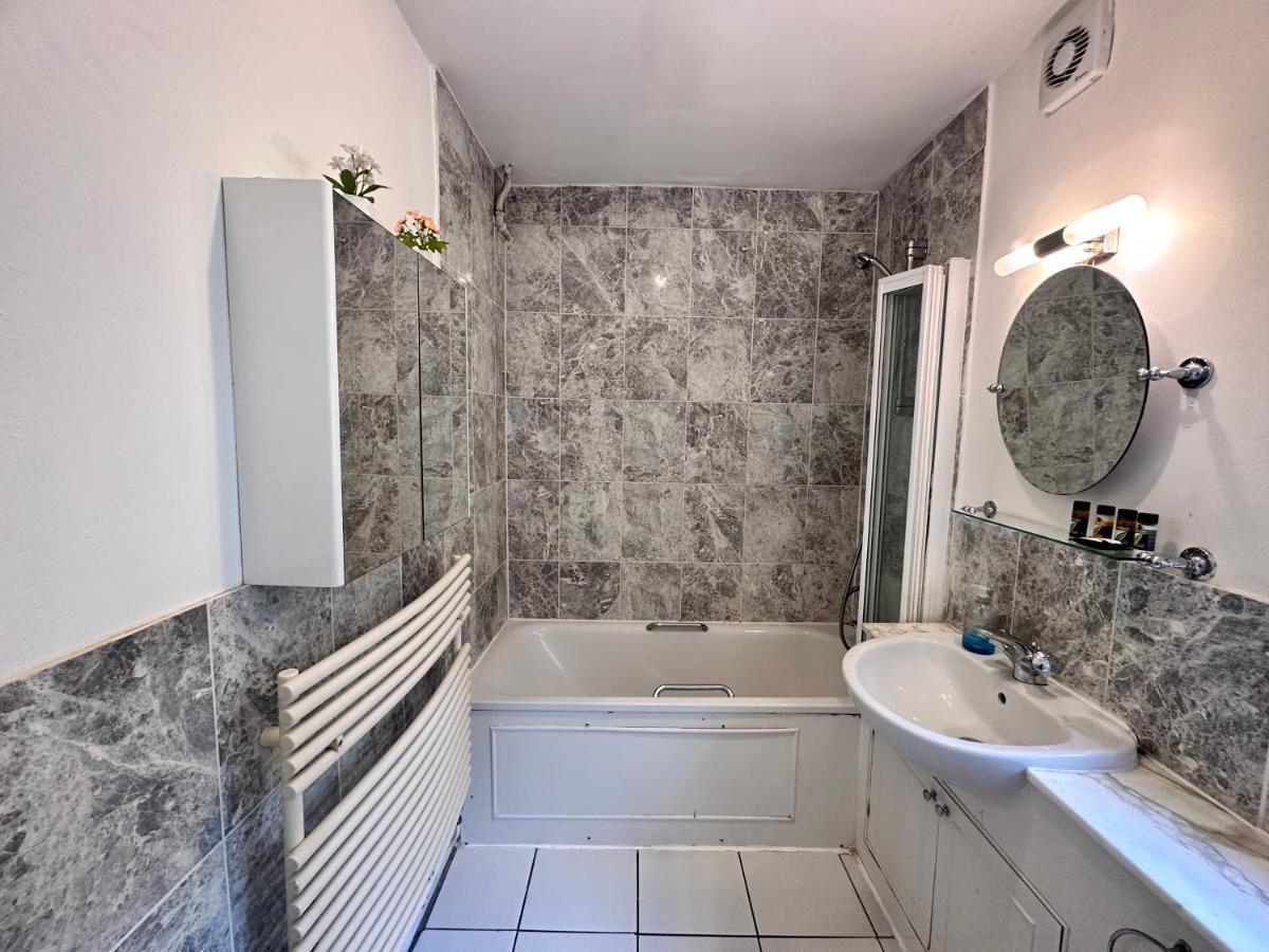 Private Family Apartment, In Victoria Posh Sw1 * London