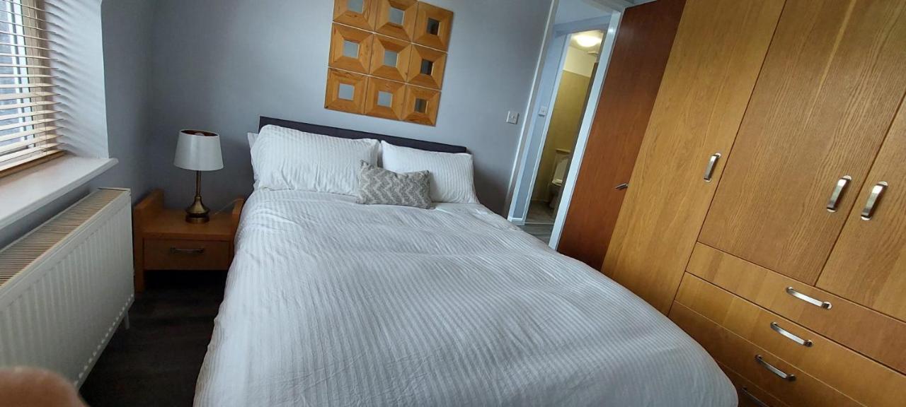 One Bedroom Flat In Finchley Road Appartement Londen