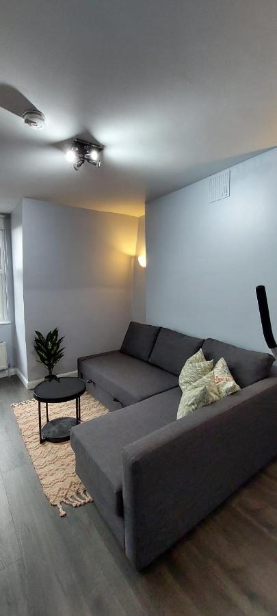 One Bedroom Flat In Finchley Road Appartement *