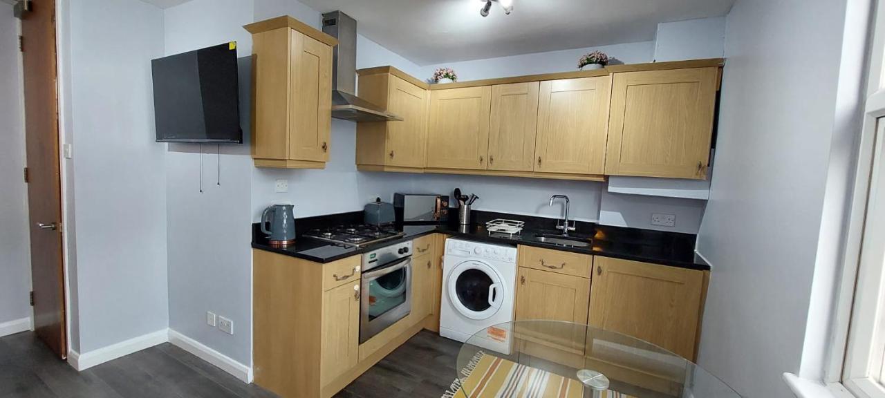 One Bedroom Flat In Finchley Road Appartement Londen