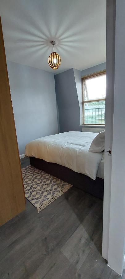 One Bedroom Flat In Finchley Road * Londen