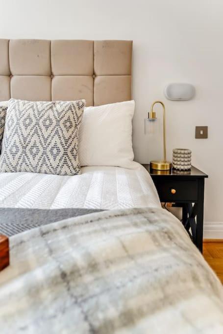 Apartment Unique 2 Bed 2 Bath Victorian Flat Regents Park London