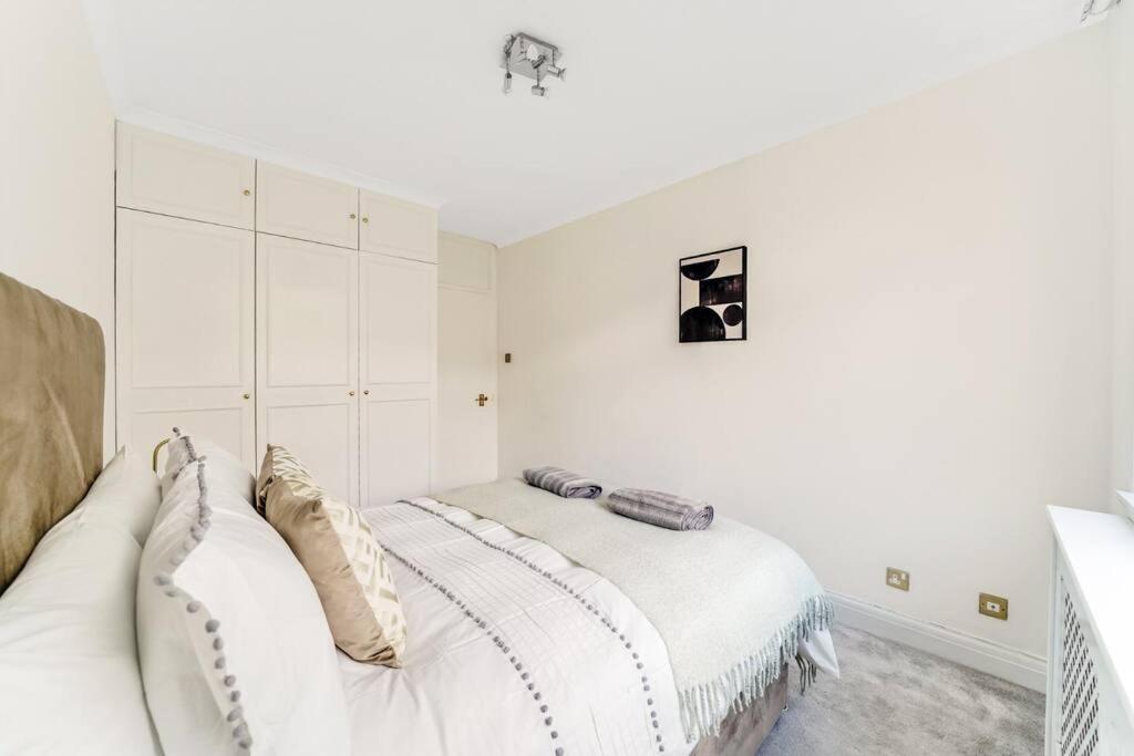Unique 2 Bed 2 Bath Victorian Flat Regents Park London