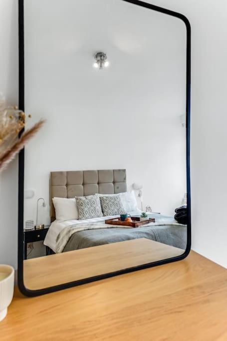 Unique 2 Bed 2 Bath Victorian Flat Regents Park *