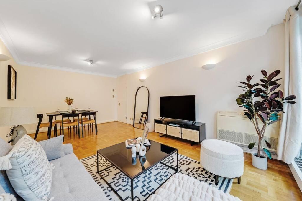Unique 2 Bed 2 Bath Victorian Flat Regents Park * London
