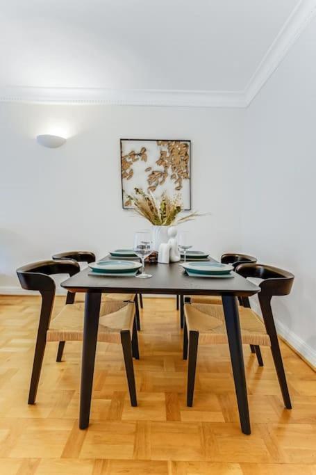 Unique 2 Bed 2 Bath Victorian Flat Regents Park Apartment London