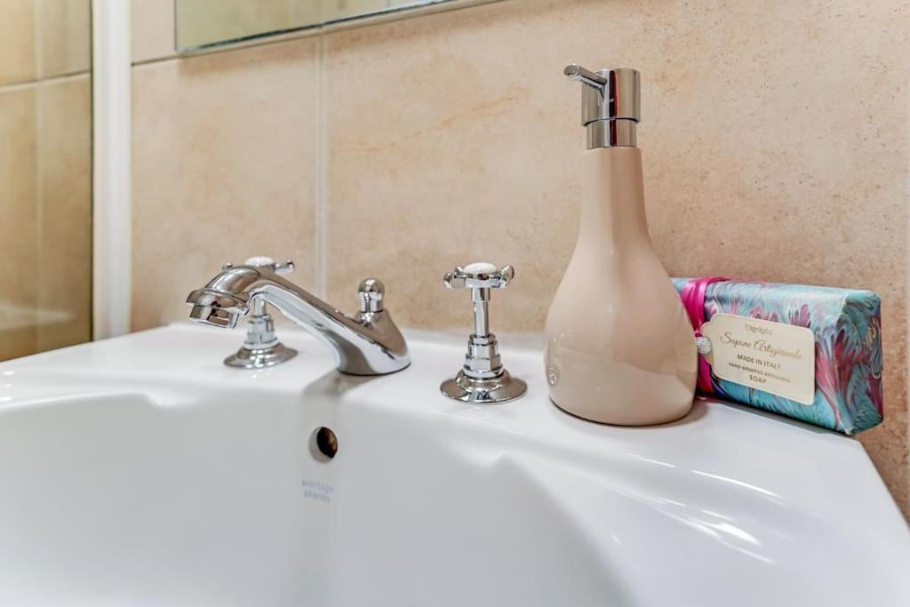 Unique 2 Bed 2 Bath Victorian Flat Regents Park Apartment *