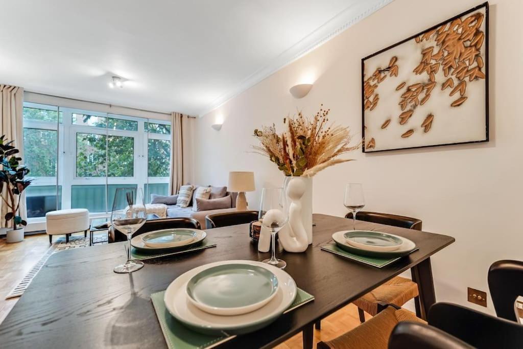 Unique 2 Bed 2 Bath Victorian Flat Regents Park * London