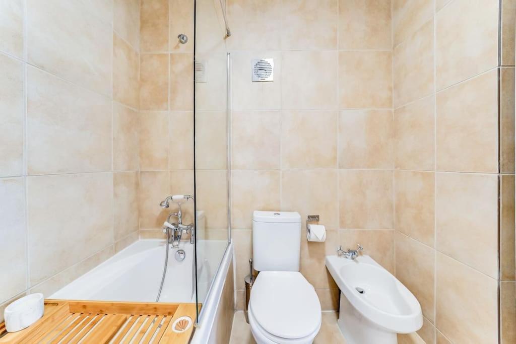 Unique 2 Bed 2 Bath Victorian Flat Regents Park Apartment
