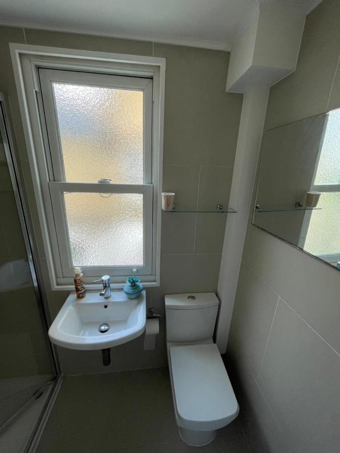 Pillo Hammersmith Guest house *